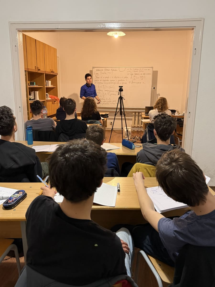 Ученици по време на присъствен курс